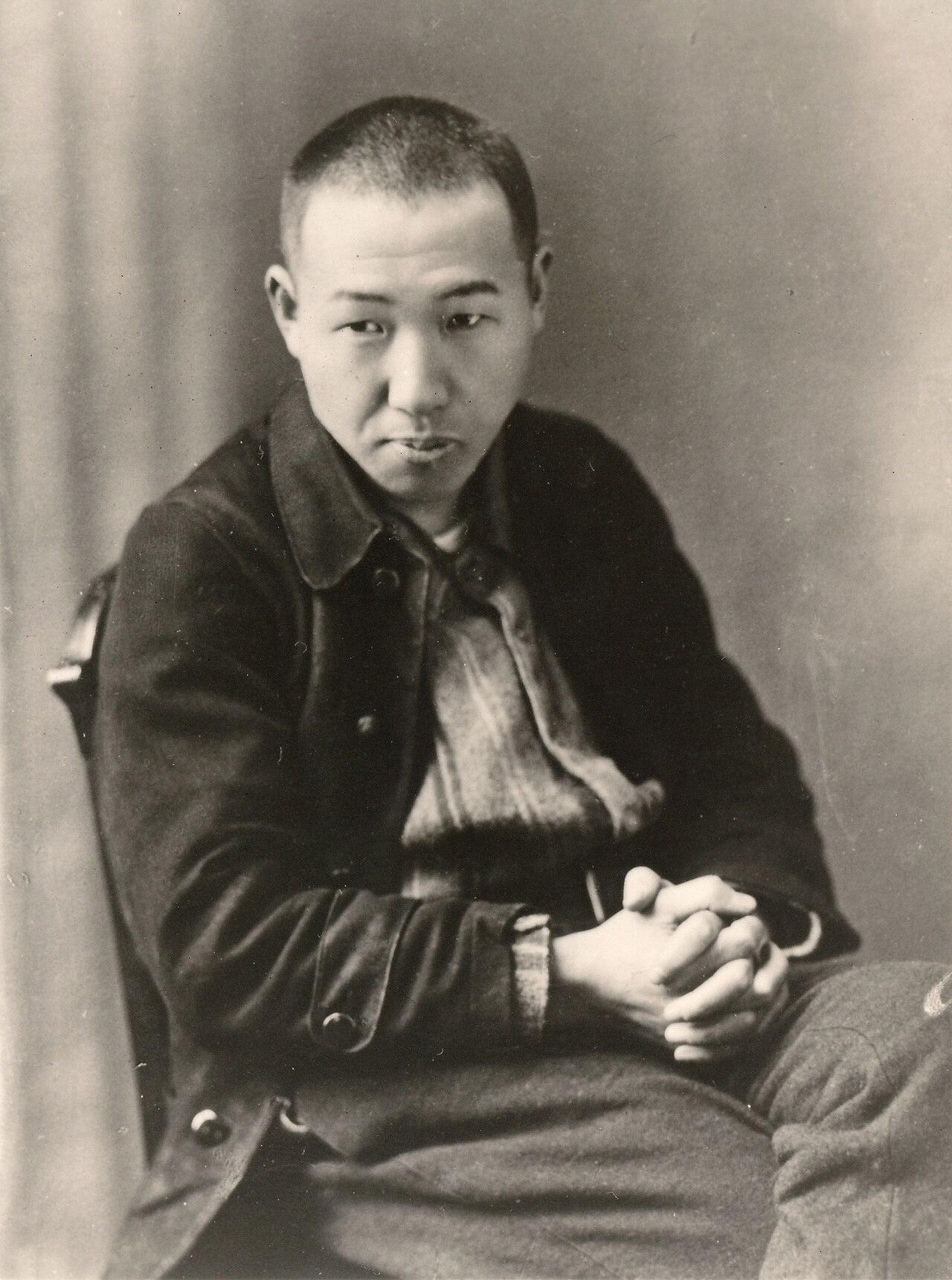 詩人・童話作家の宮沢賢治の肖像写真