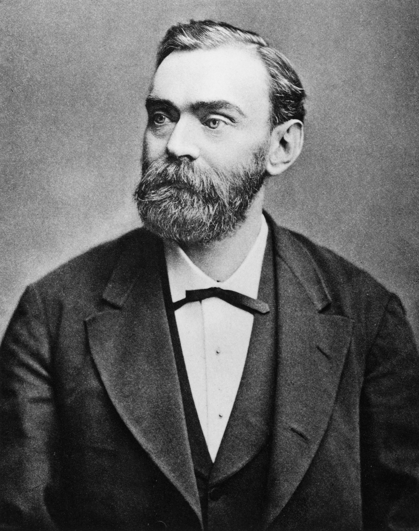 1883年ごろに撮られた、アルフレッド・ノーベルの肖像写真