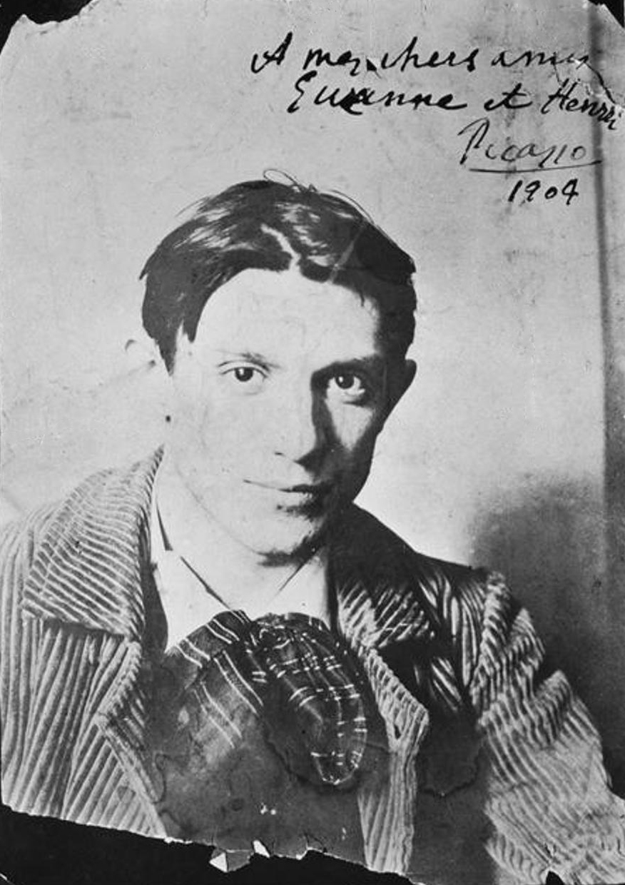 1904年、パリで撮られた23歳ごろのパブロ・ピカソの白黒写真